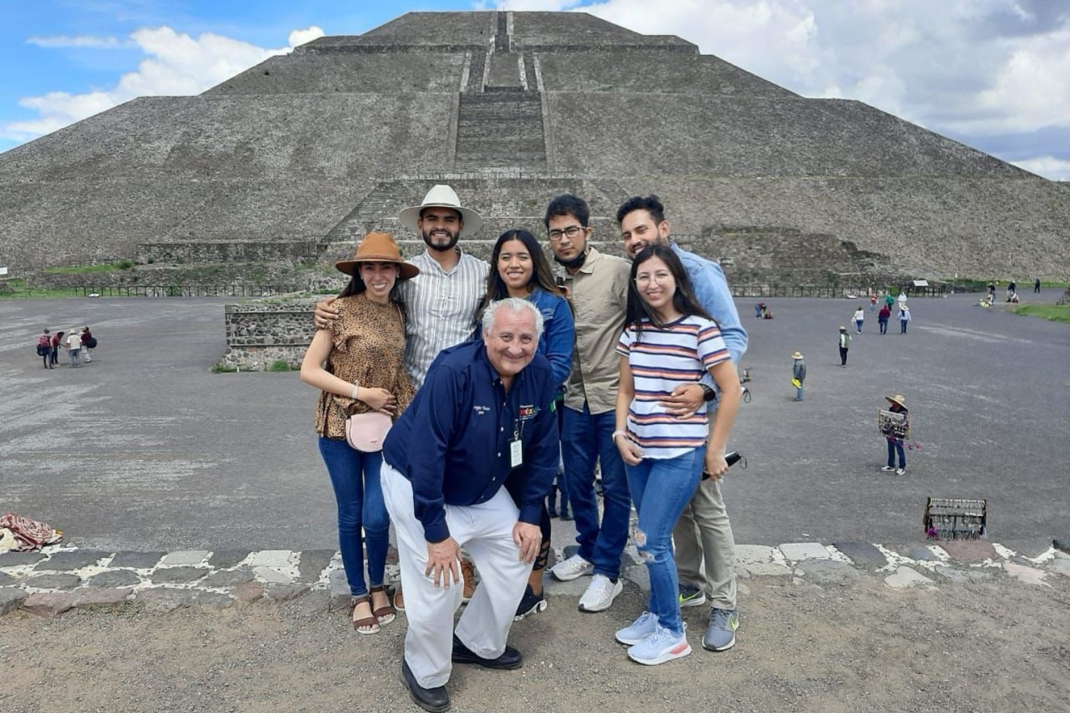 Tour clásico a las pirámides de Teotihuacán, Plaza de las Tres Culturas y Basílica de Guadalupe con guía en español
